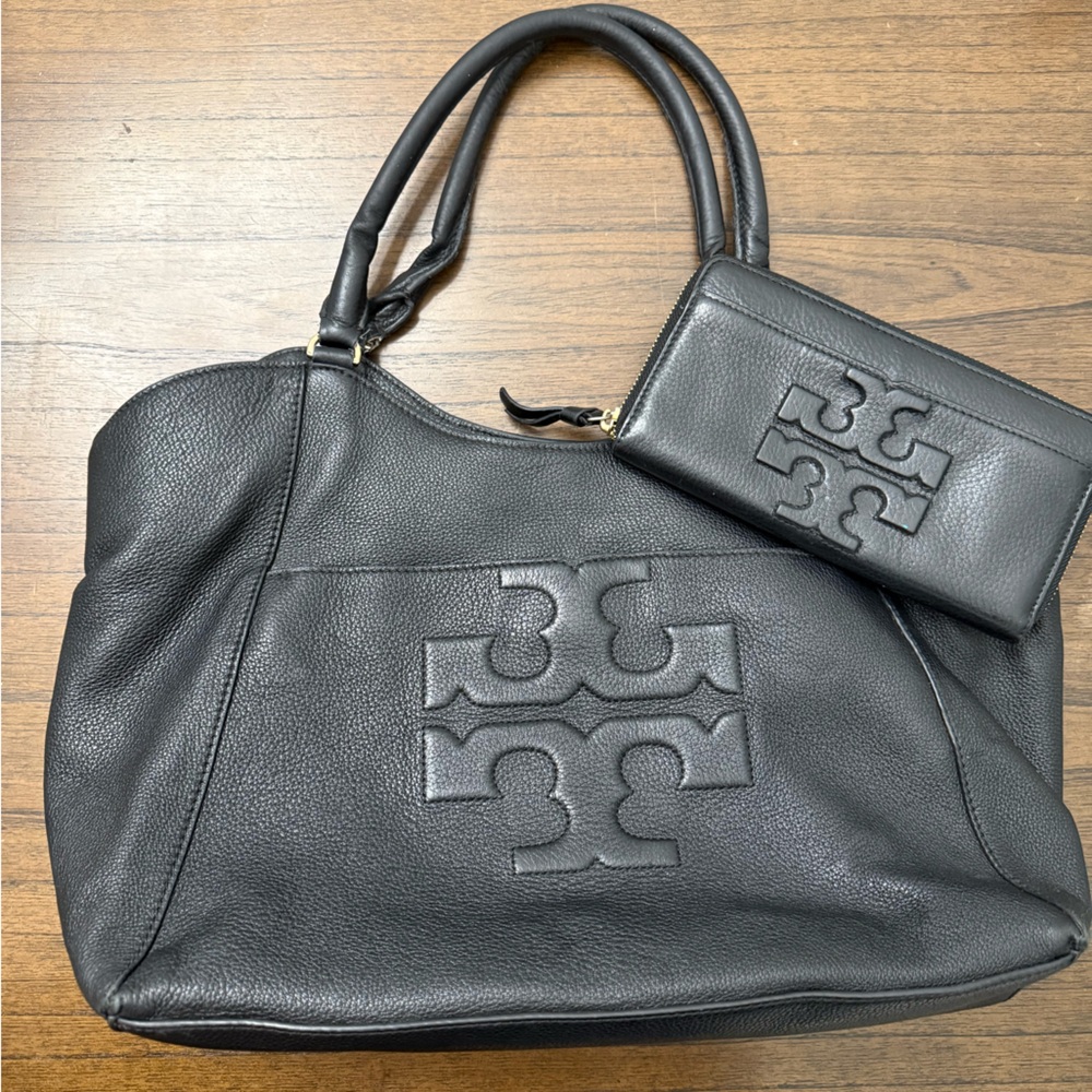 Tory Burch Bombe Tote set.
